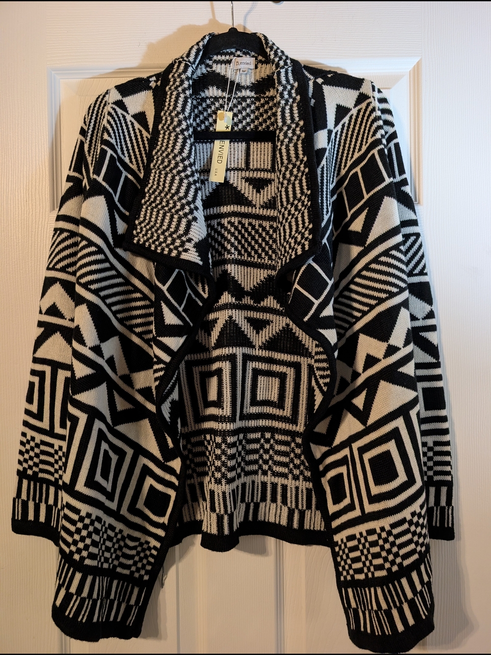 B_Envied black and white geometric open-front cardigan sweater.